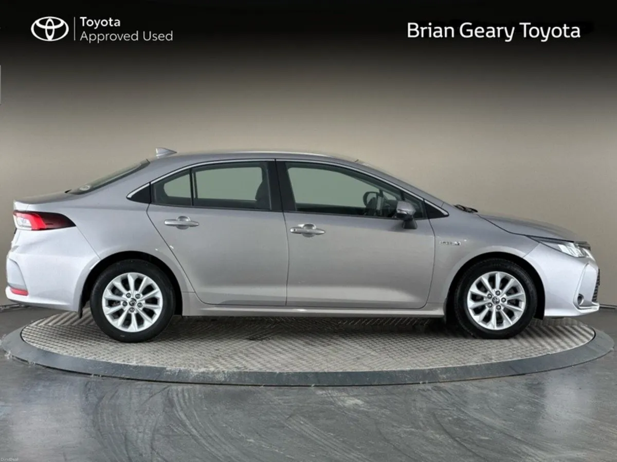 Toyota Corolla LUNA SALOON Hybrid - Image 3