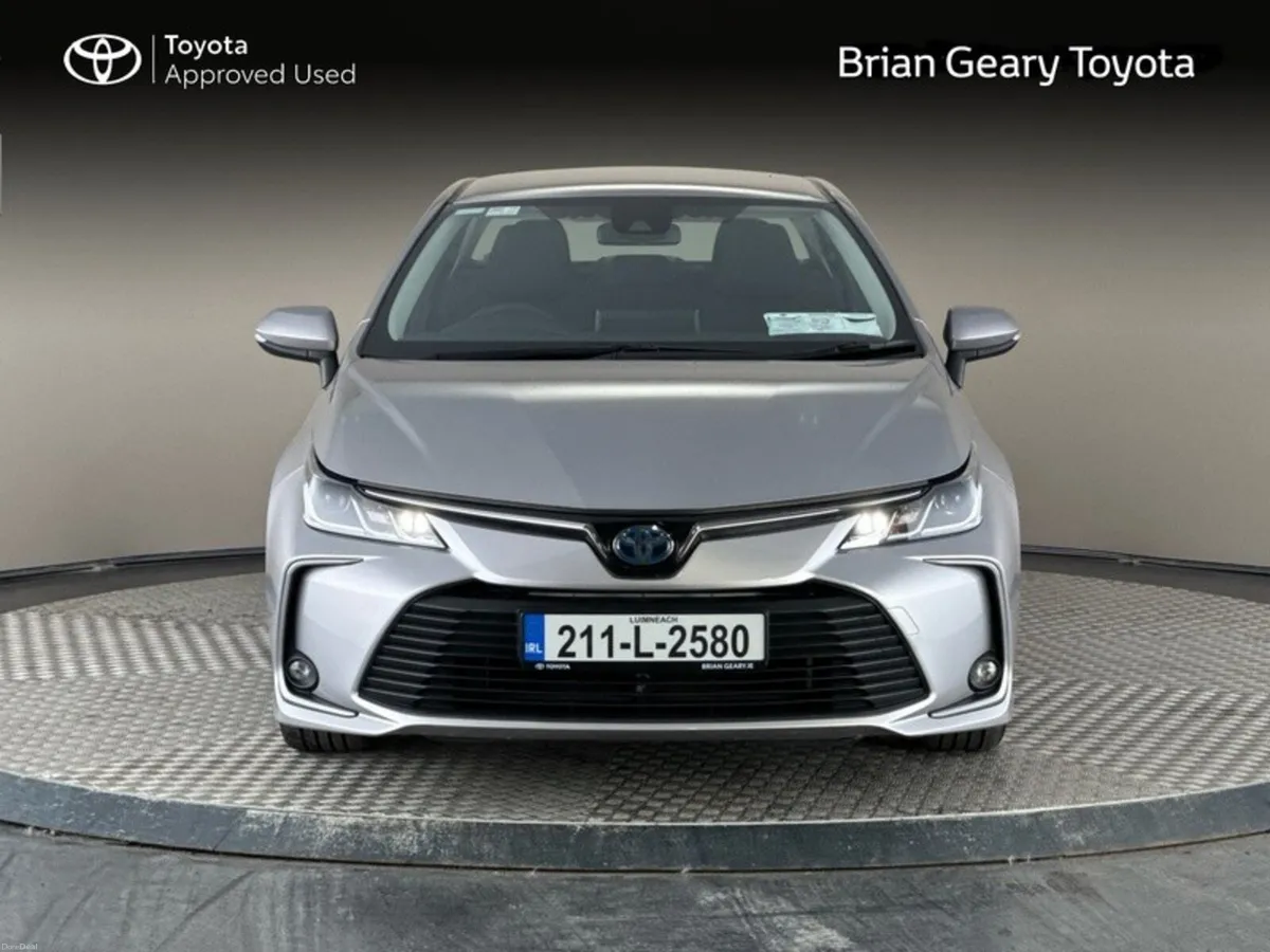 Toyota Corolla LUNA SALOON Hybrid - Image 5