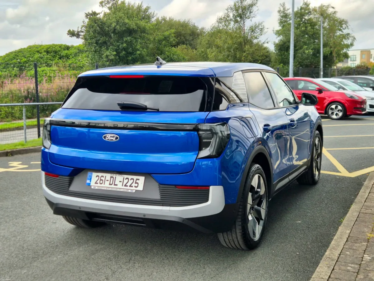 Ford Explorer PREMIUM 77KWH EXTENDE - Image 4