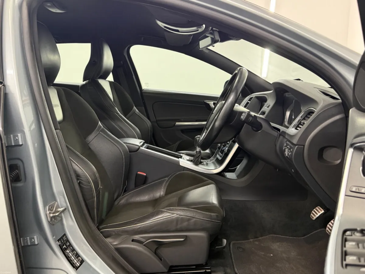 Volvo V60 **D3  **R-DESIGN **MULTI FUNCTION STEERI - Image 5