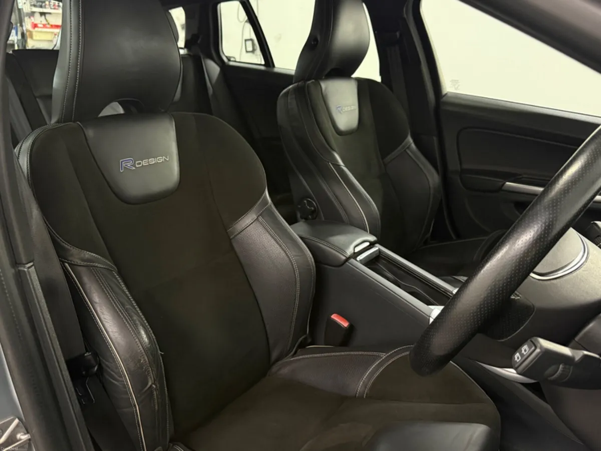 Volvo V60 **D3  **R-DESIGN **MULTI FUNCTION STEERI - Image 6