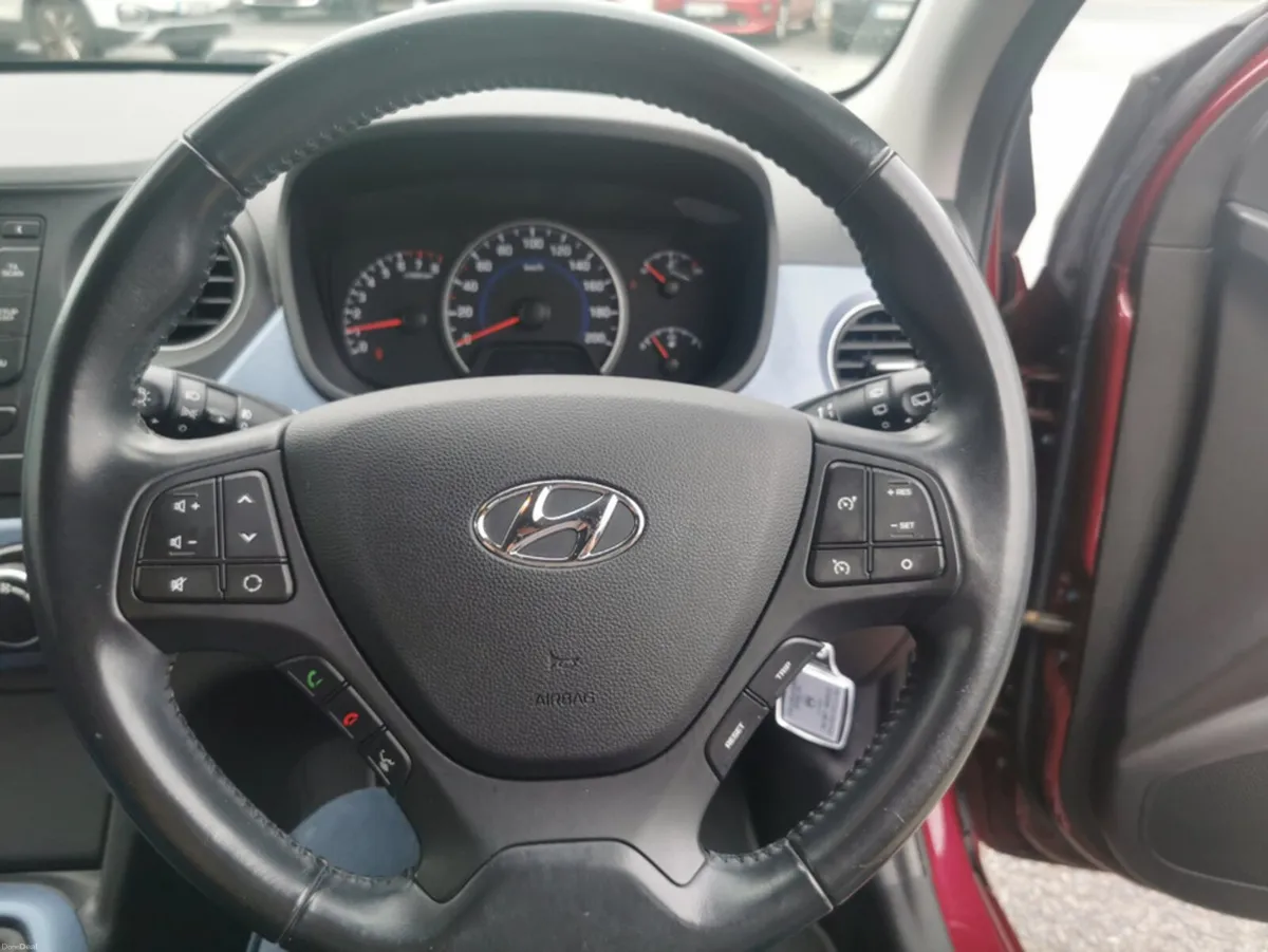 Hyundai i10 1.0 PETROL PREMIUM 5DR - Image 3