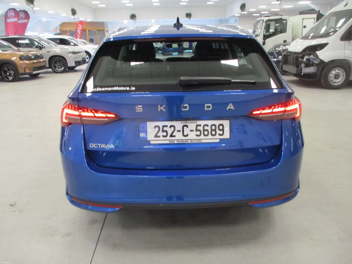 Skoda Octavia Selection Plus Estate DSG 2025 - Image 6