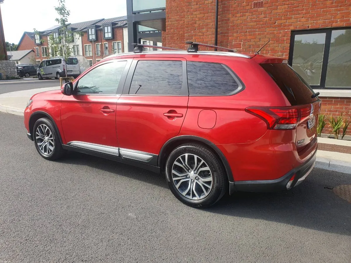 2015 Mitsubishi Outlander 7 seat NCT 01/27 - Image 2