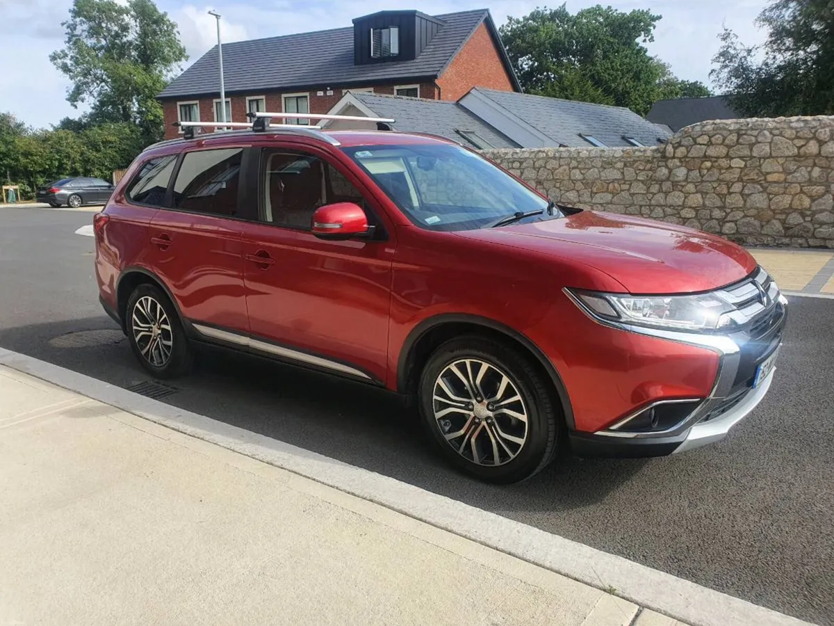 2015 Mitsubishi Outlander 7 seat NCT 01/27 - Image 4