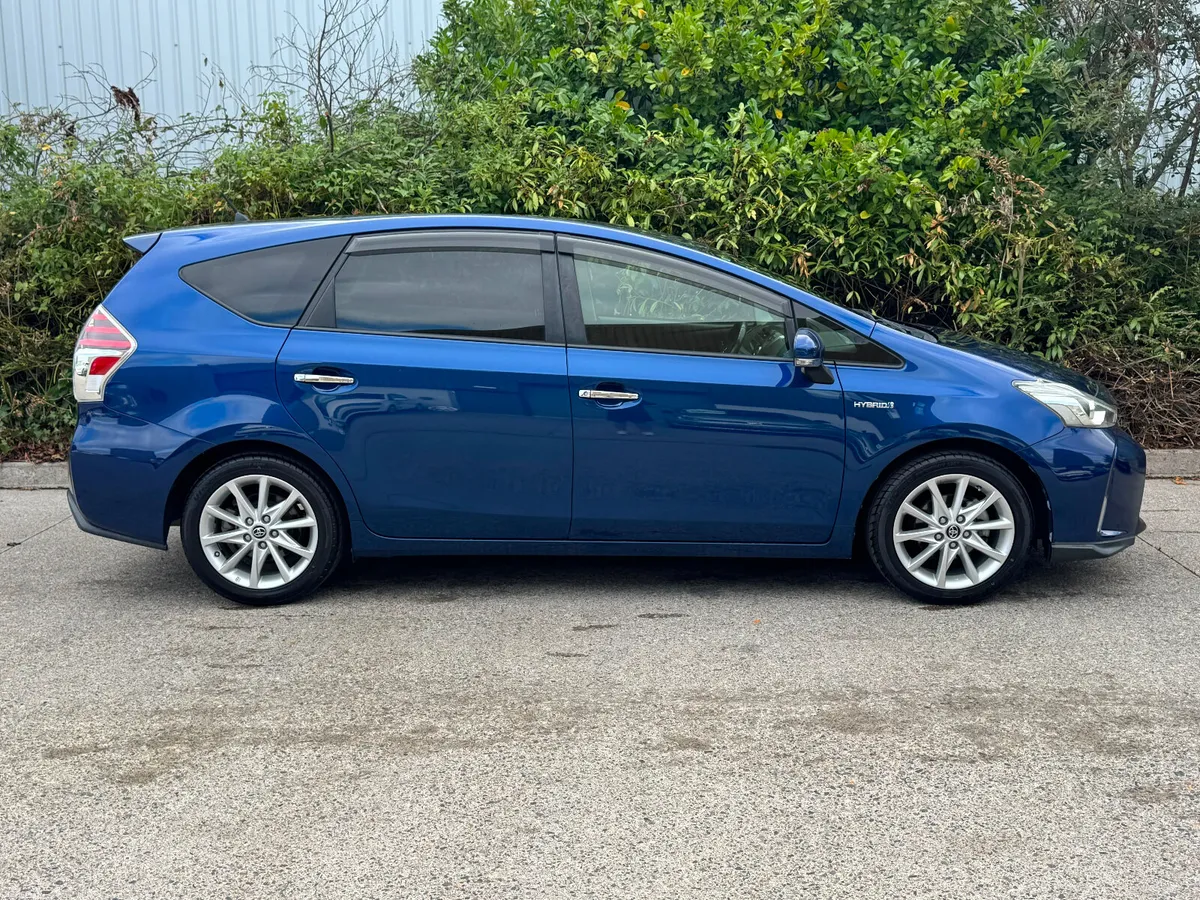 Toyota Prius 1.8 Hybrid Amazing example - Image 3