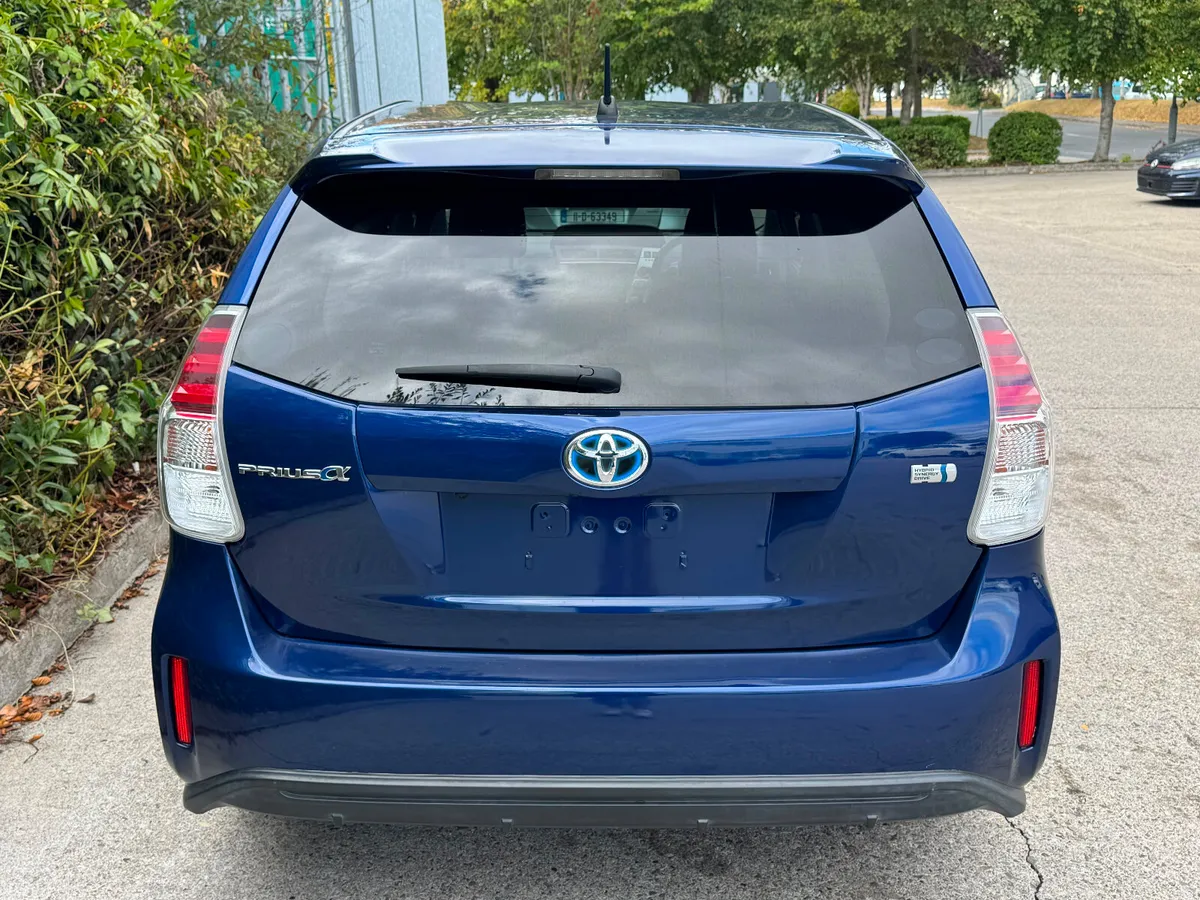 Toyota Prius 1.8 Hybrid Amazing example - Image 4