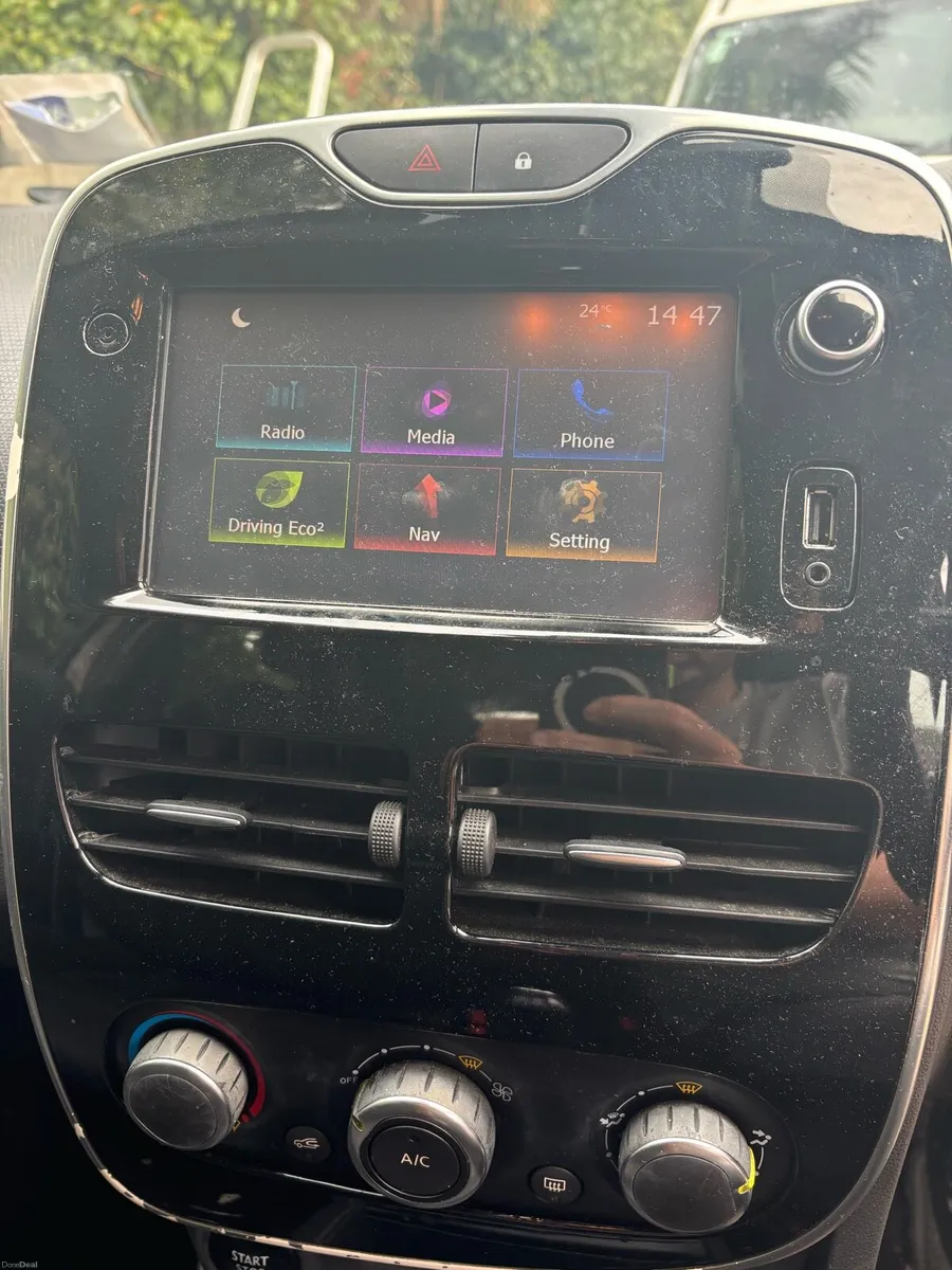 Renault Clio Dynamique Nav 2016 1.2petrol low kms - Image 6