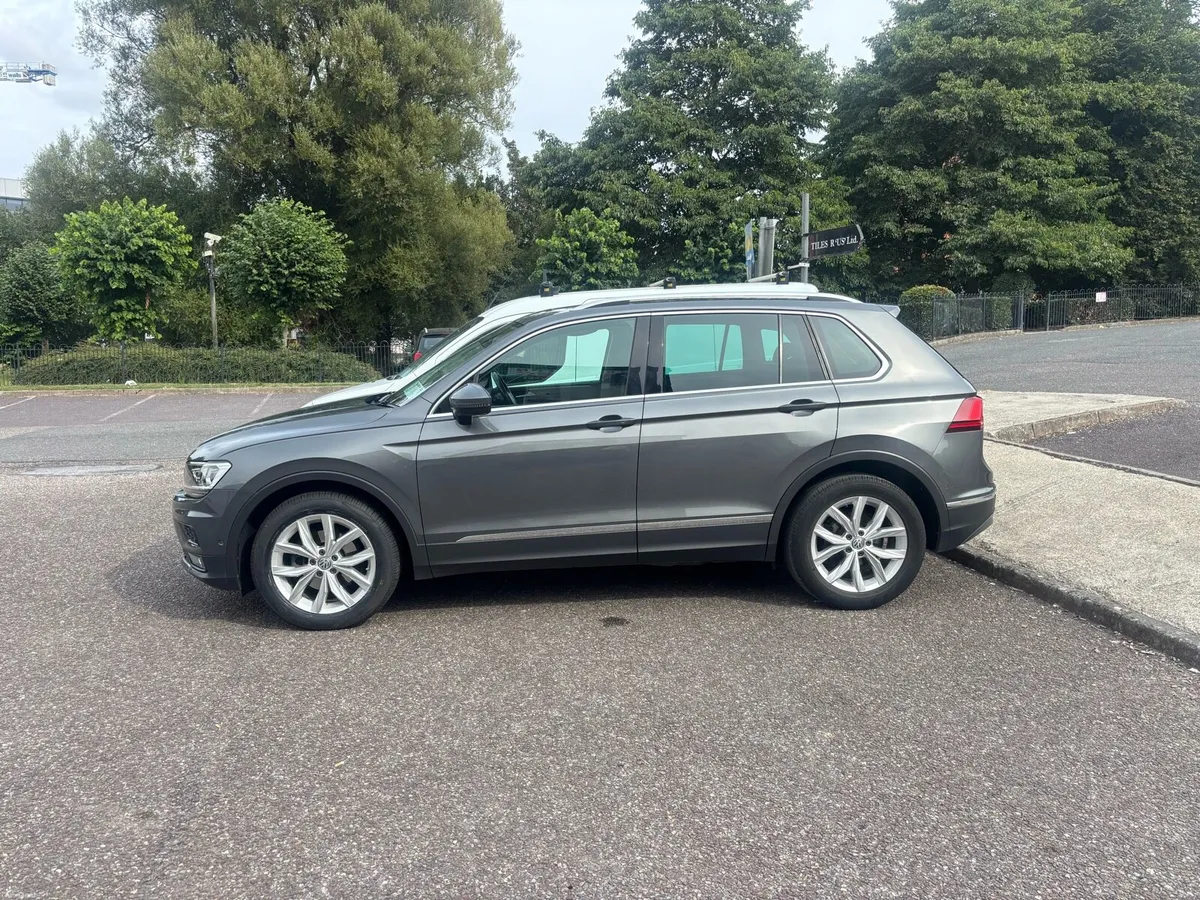 2019 Volkswagen Tiguan - Image 2