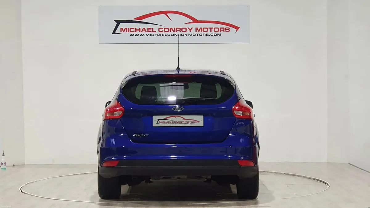 Ford Focus ZETEC- FINANCE AVAILABLE - Image 4