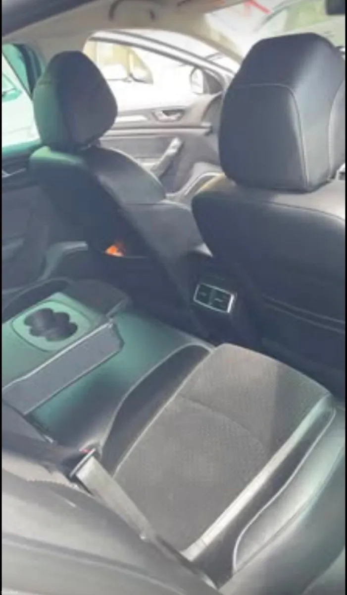 Renault Megane 2016 - Image 2