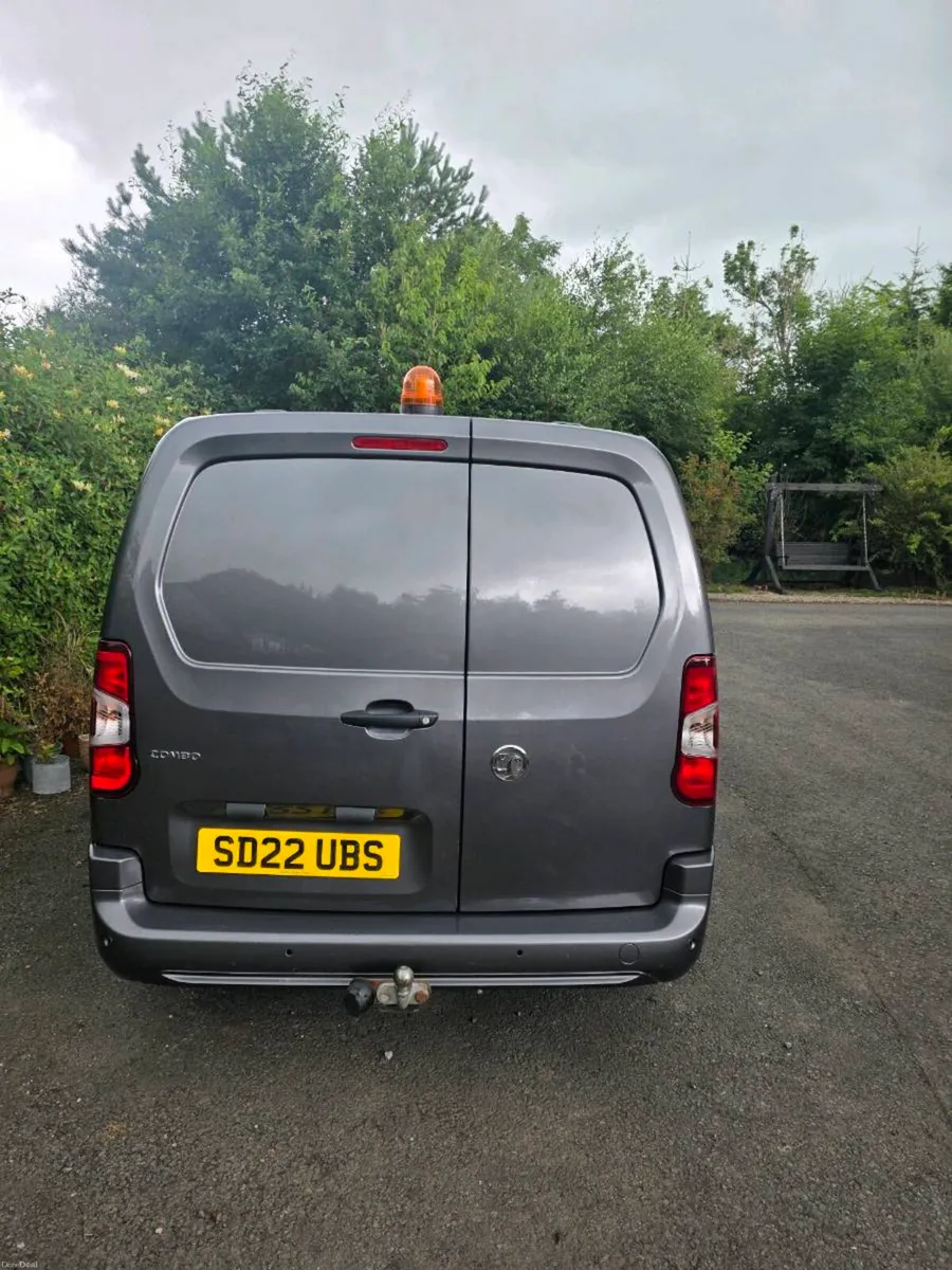 Vauxhall combo 2300  H1 sportive, 5 seats, 1.5TD - Image 2