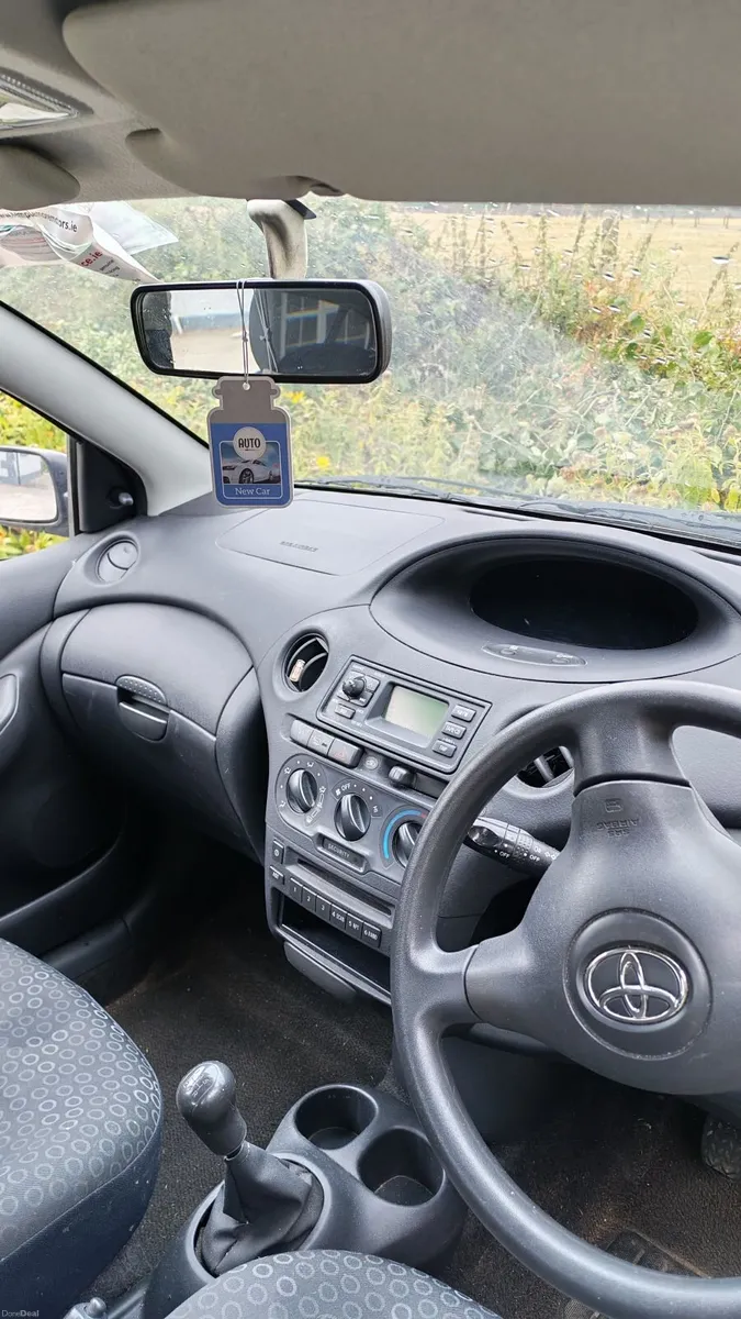 Toyota Yaris 2004 low km - Image 2