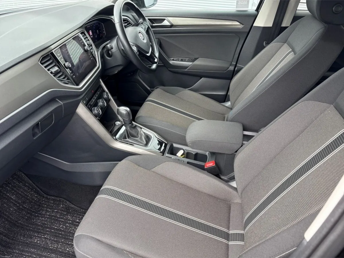 Volkswagen T-Roc 2.0 TDI Style Design Auto - Image 4
