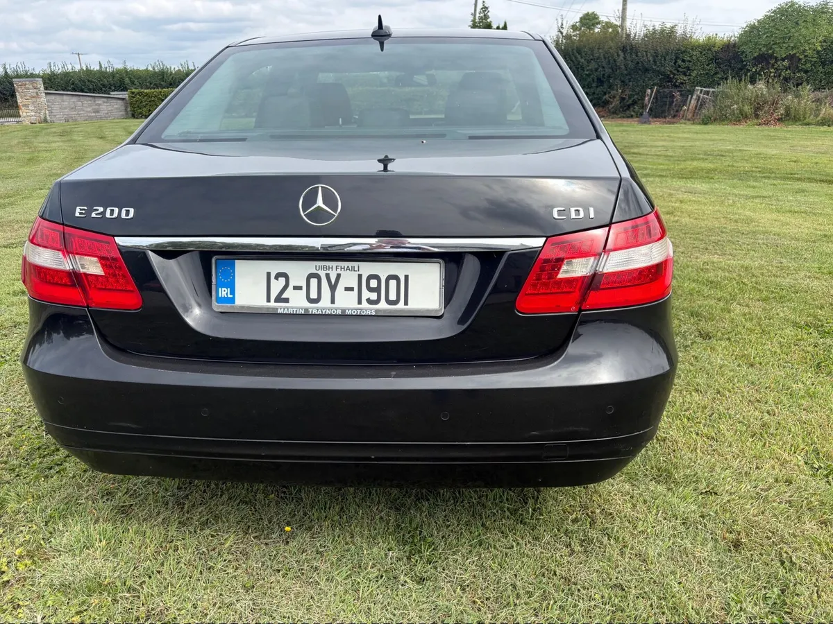 Mercedes-Benz E-Class 2012 - Image 2