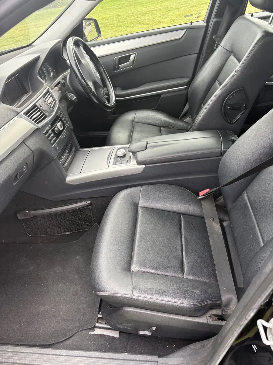 Mercedes-Benz E-Class 2012 - Image 6