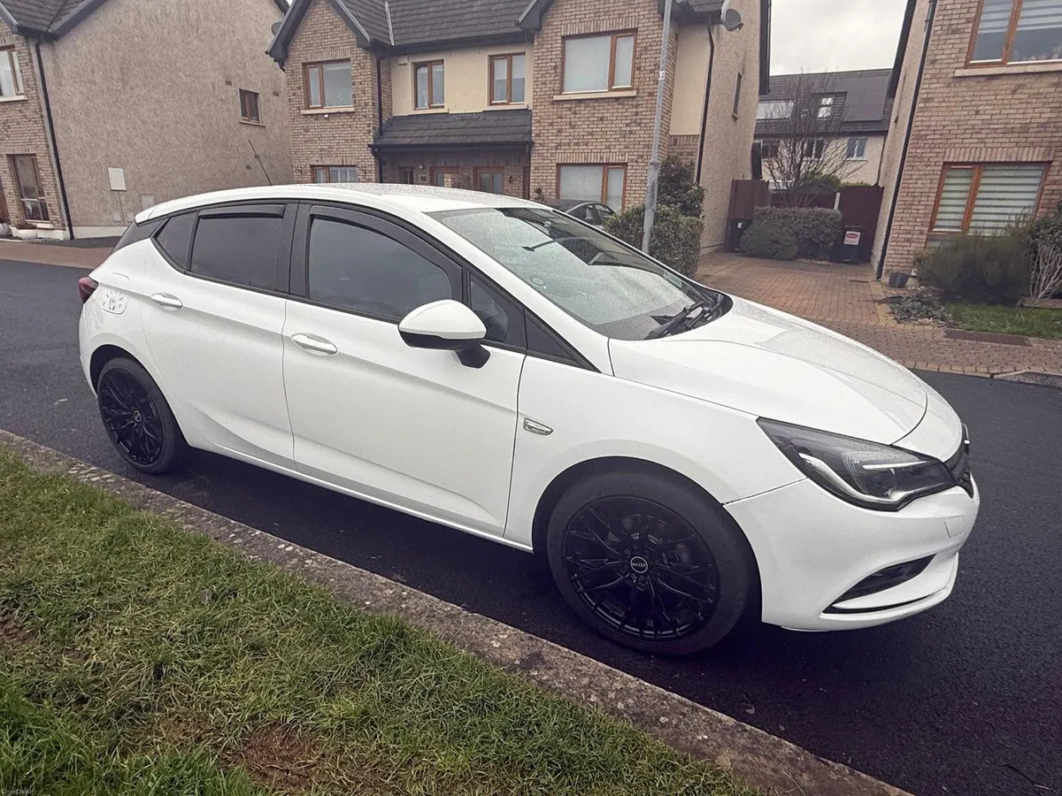 Opel Astra 2018 - Image 4