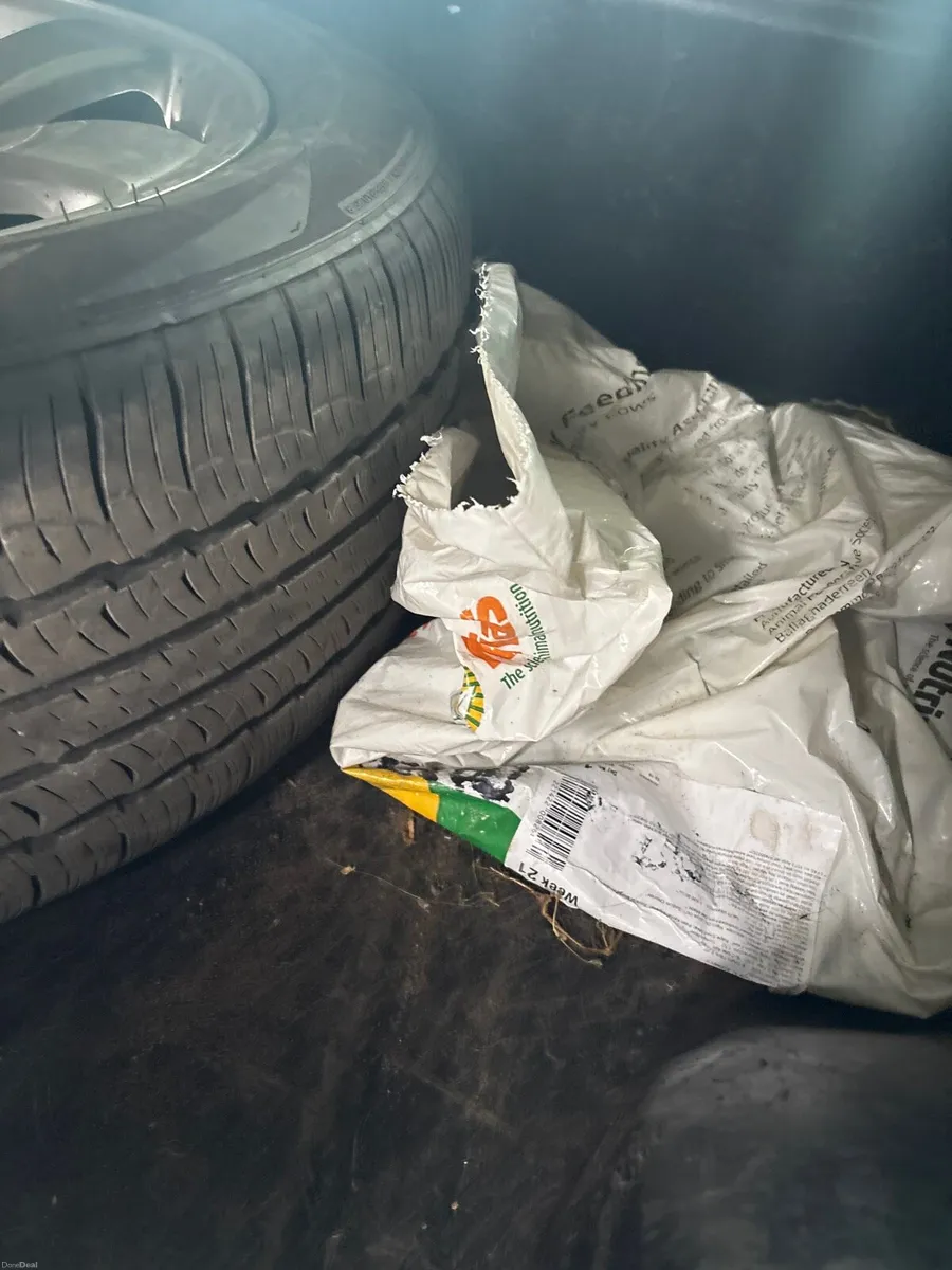 Toyota Landcruiser 20 inch alloys and good tyres - Image 5
