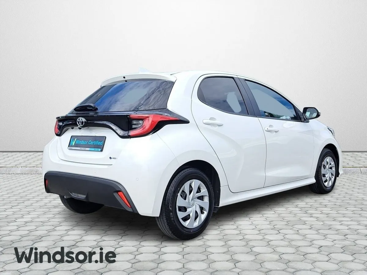 Toyota Yaris HYBRID AUTO G - Image 2
