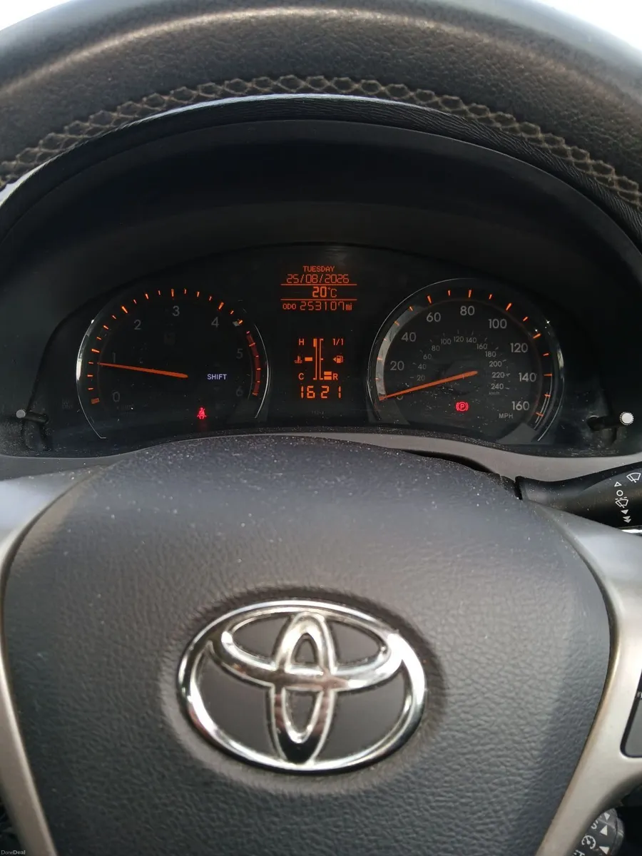 Toyota Avensis 2011 - Image 3