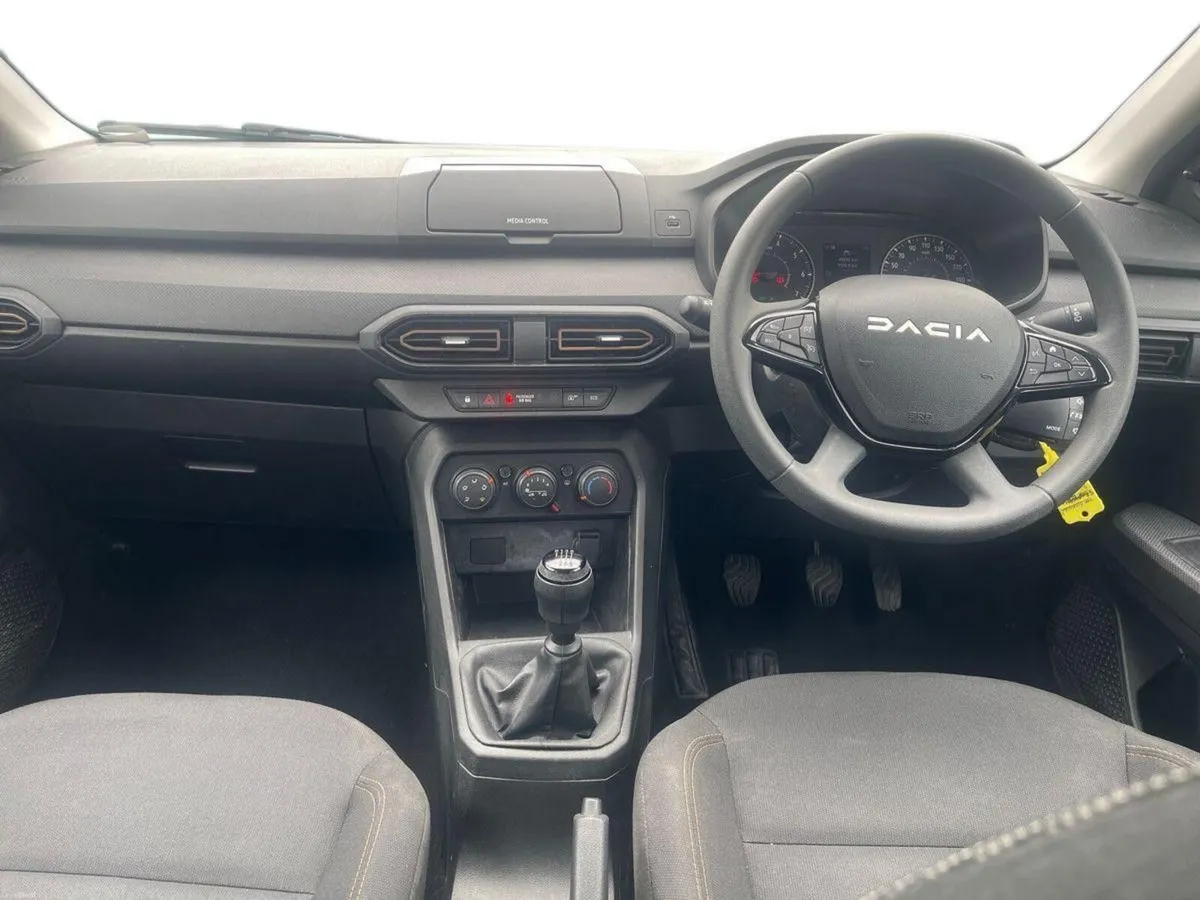 Dacia Sandero Stepway TCe 90 STEPWAY Essential - Image 2