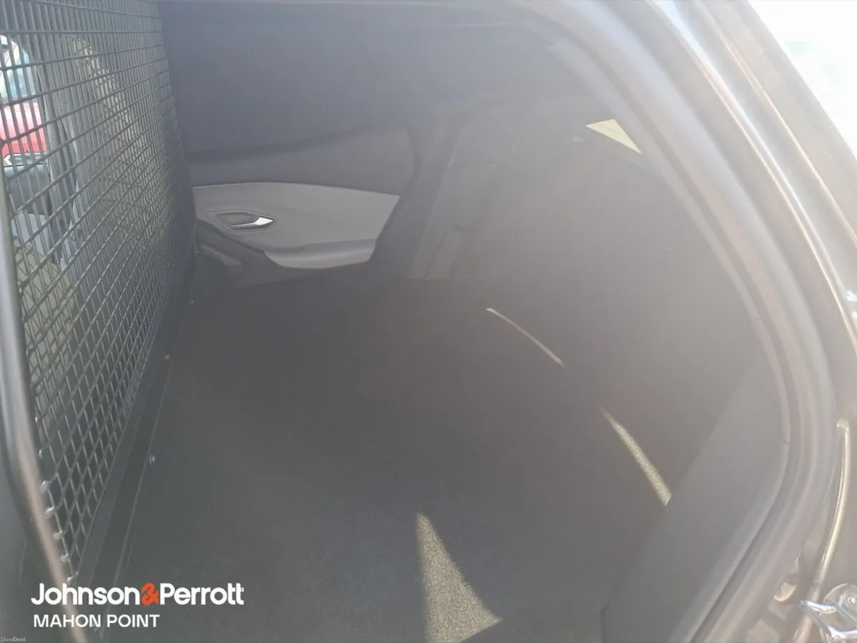 Ford Explorer Premium 77kwh Commercial - Image 5