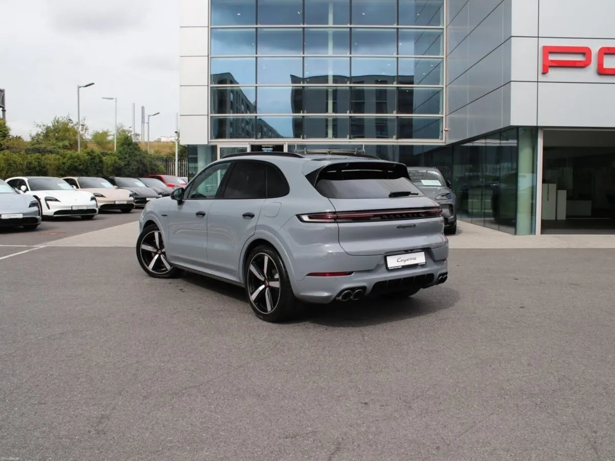 Porsche Cayenne S E-Hybrid - Image 2