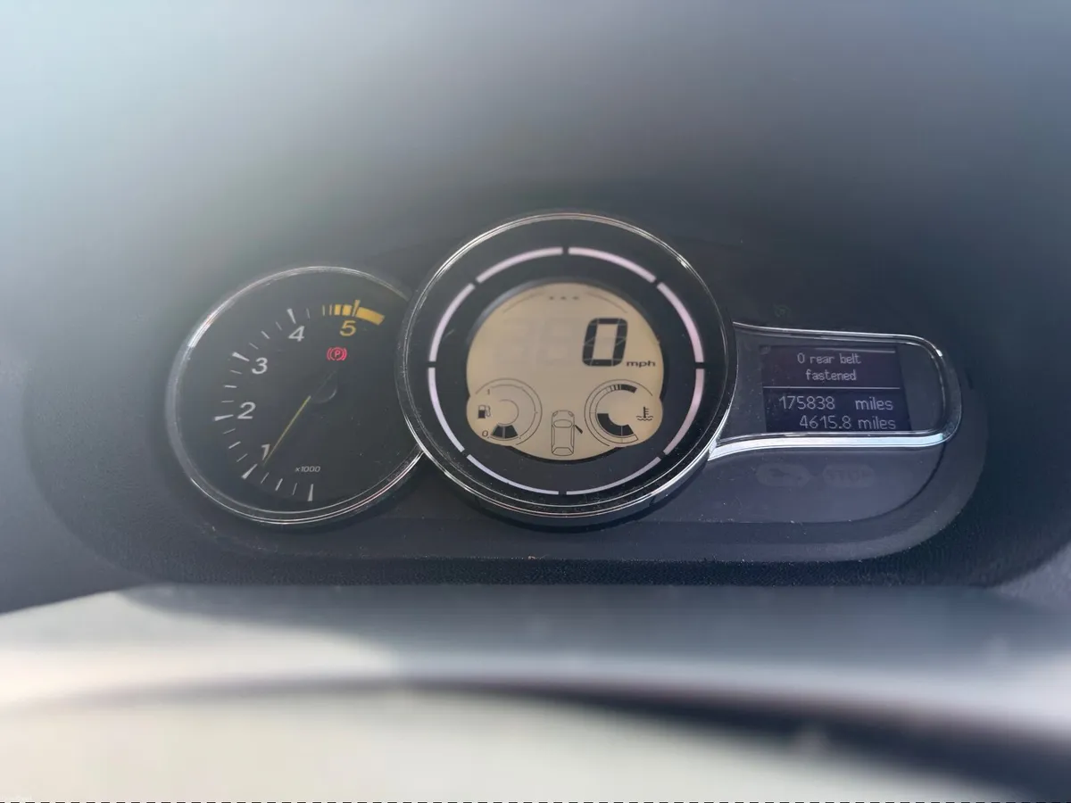 Renault Megane 2010 - Image 2