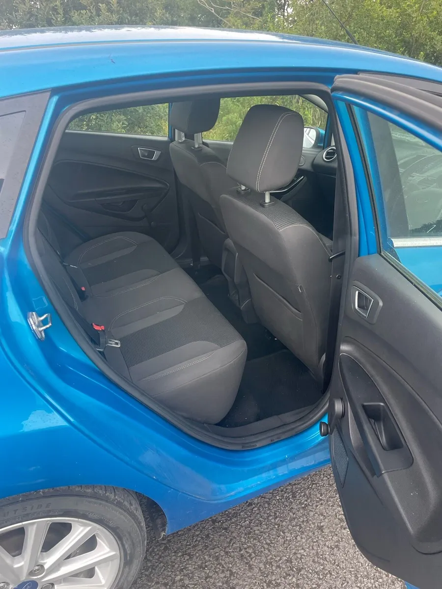 Ford fiesta - Image 6