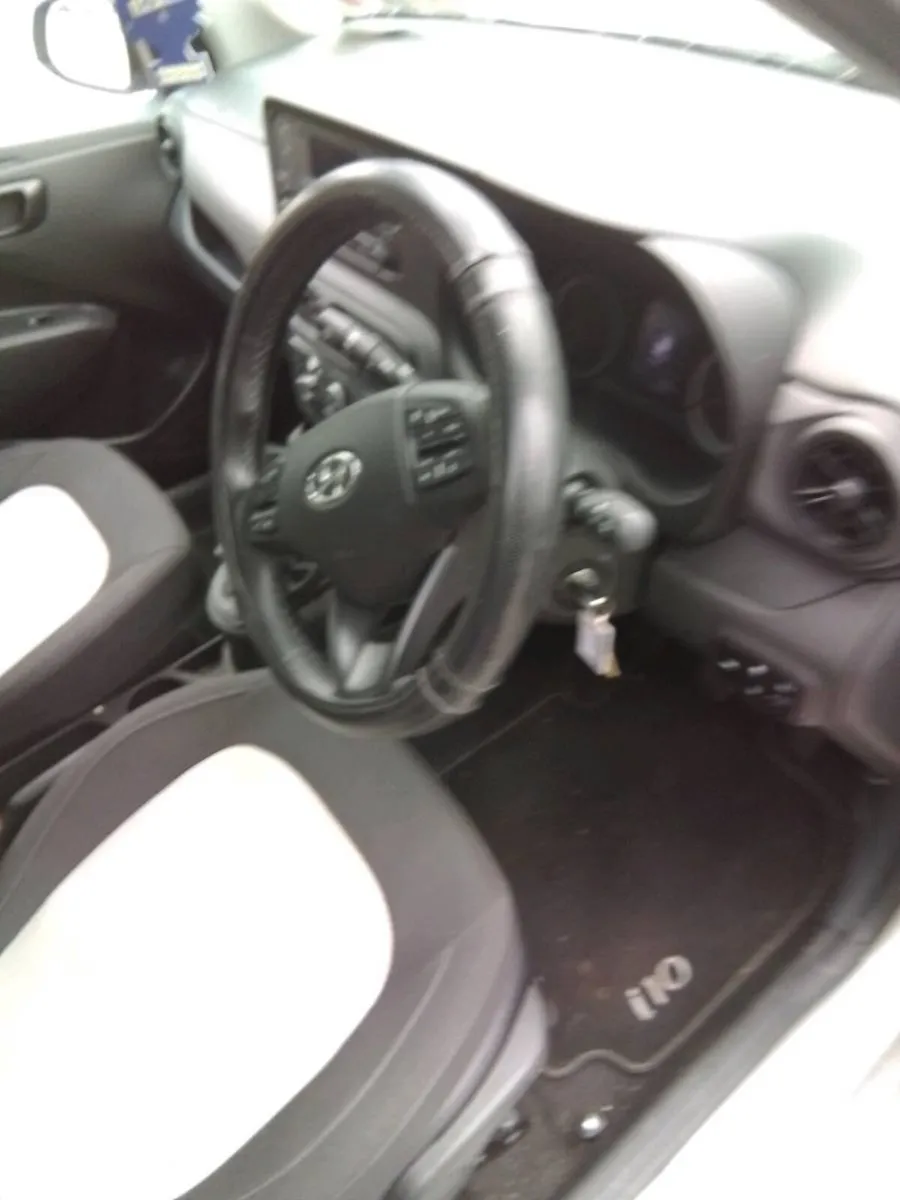 Motorcar - Image 6