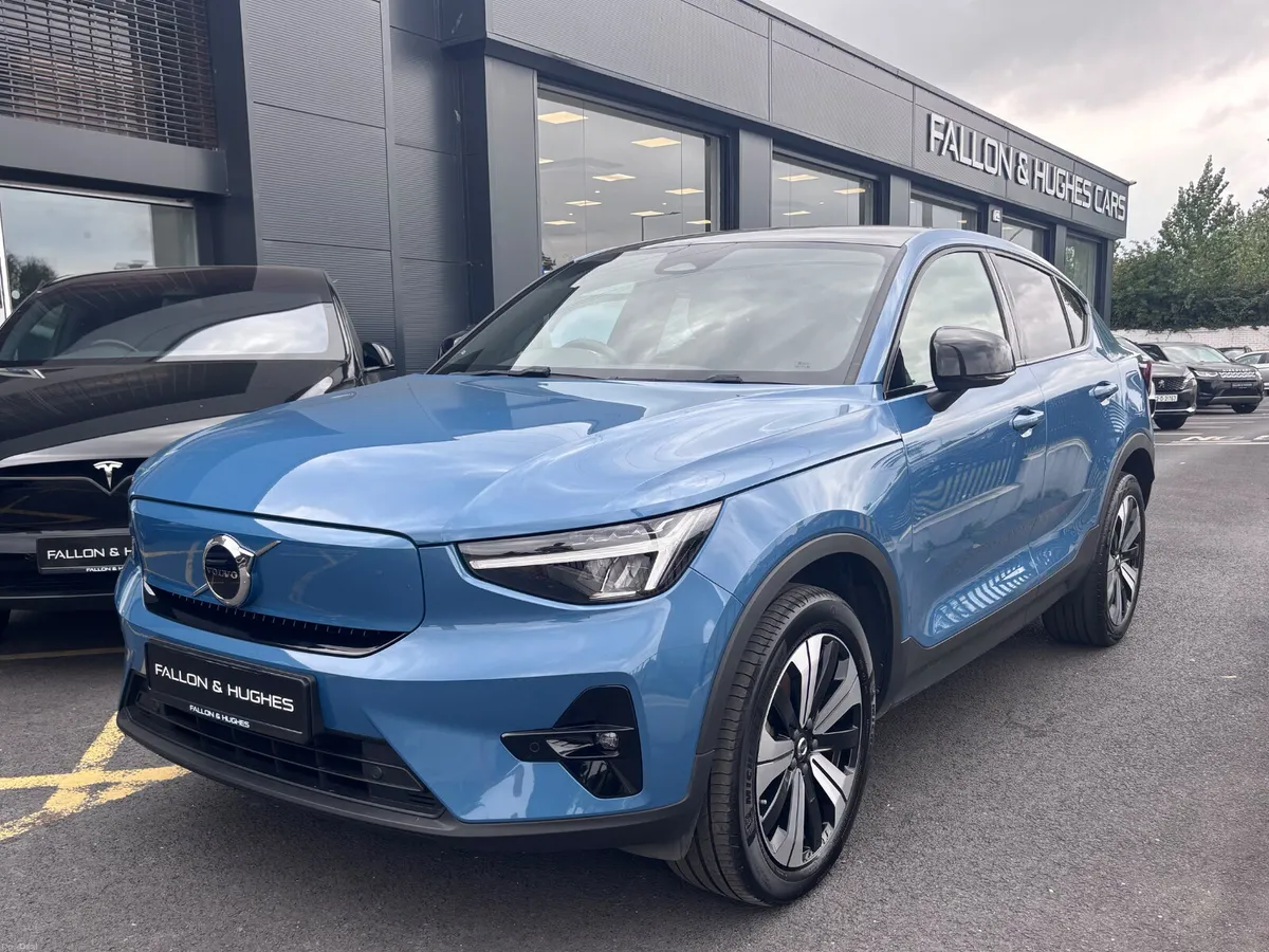 2023 VOLVO C40 + RECHARGE EV PLUS // PAN SUNROOF - Image 6