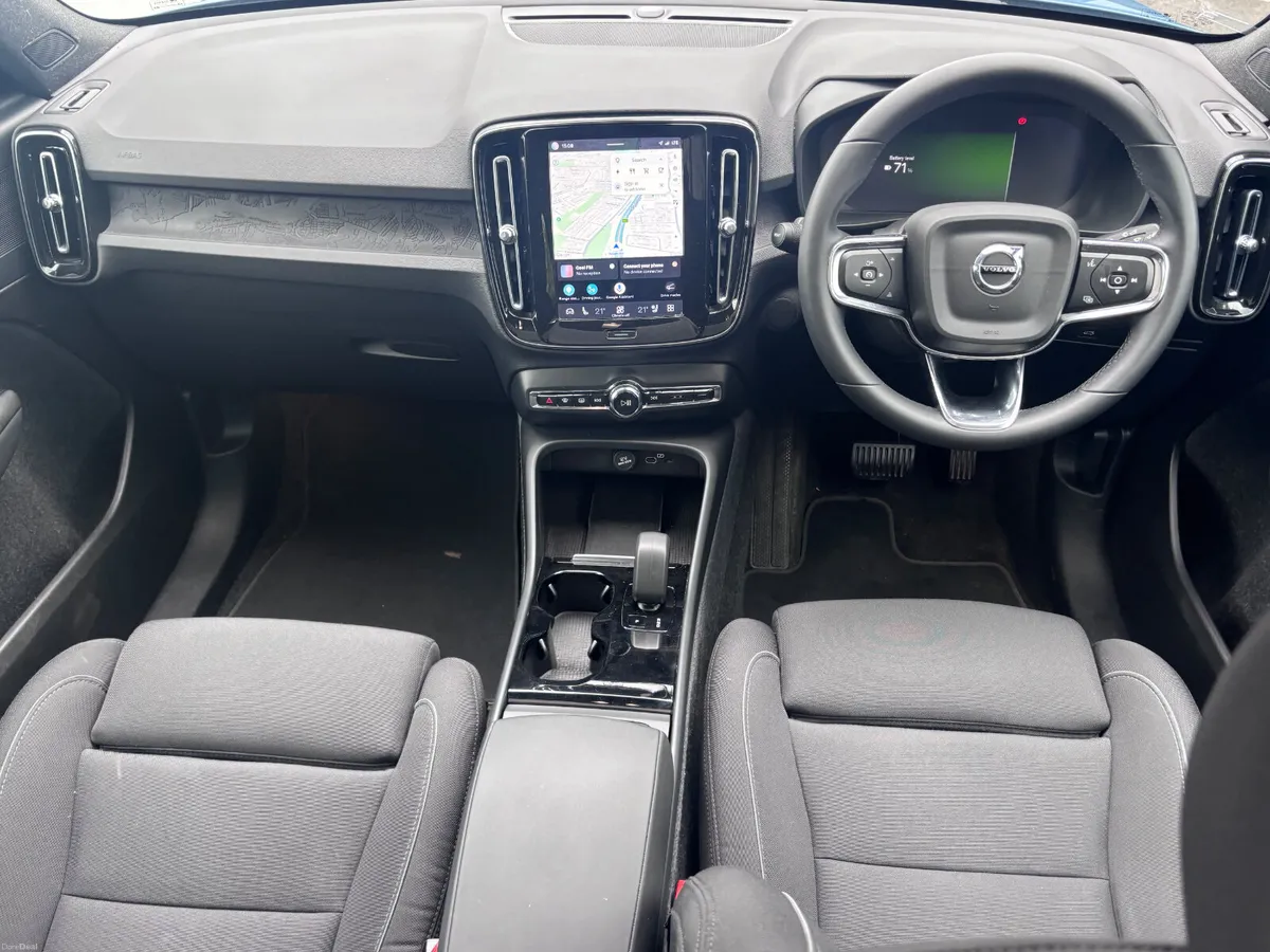 2023 VOLVO C40 + RECHARGE EV PLUS // PAN SUNROOF - Image 2