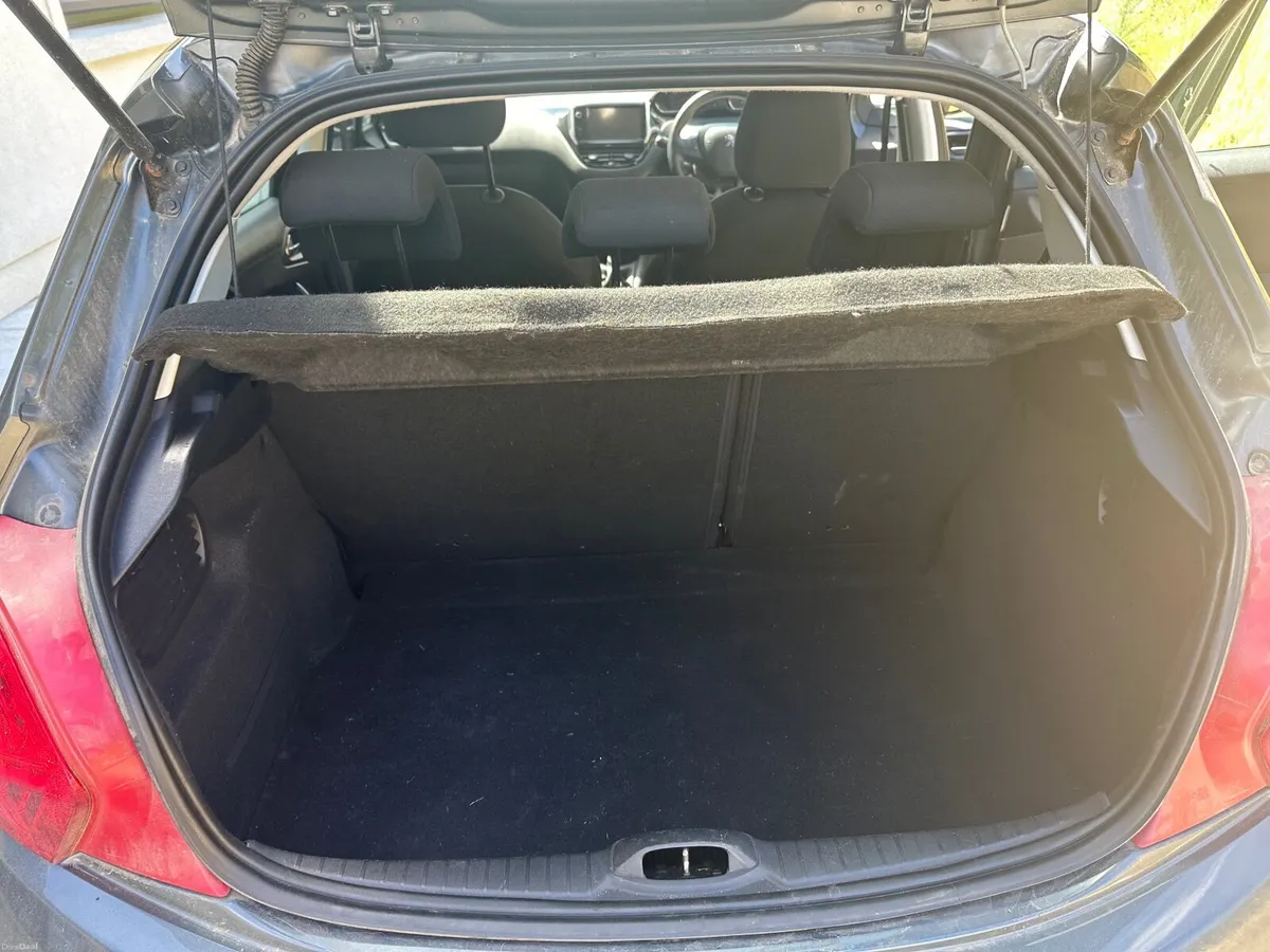 Peugeot 208 2013 - Image 2