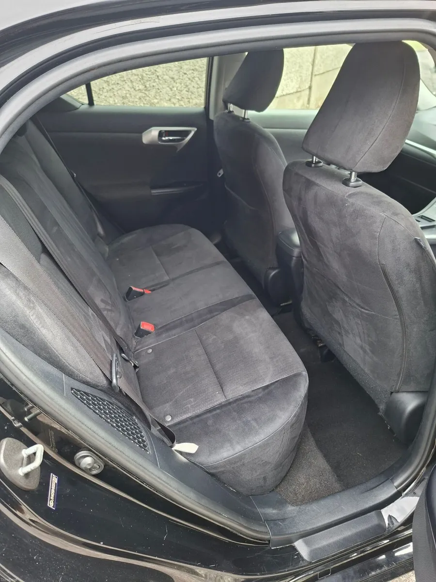 Lexus CT 2012 - Image 2
