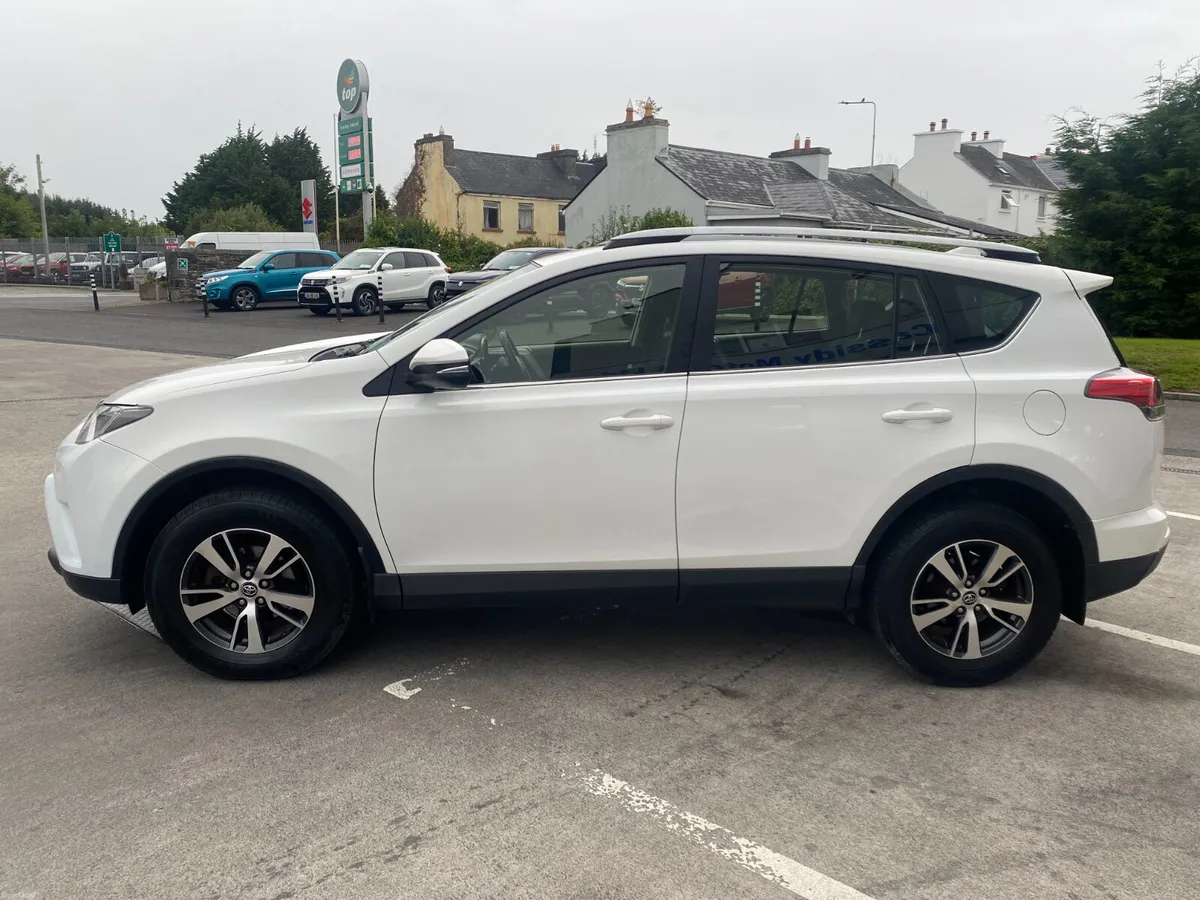 2018, Toyota RAV4 - Image 4