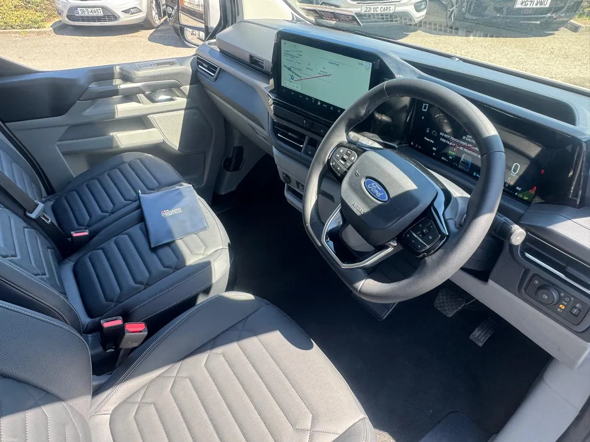 2026 Ford Tourneo Custom PHEV Taxi 9 Seats - Image 2