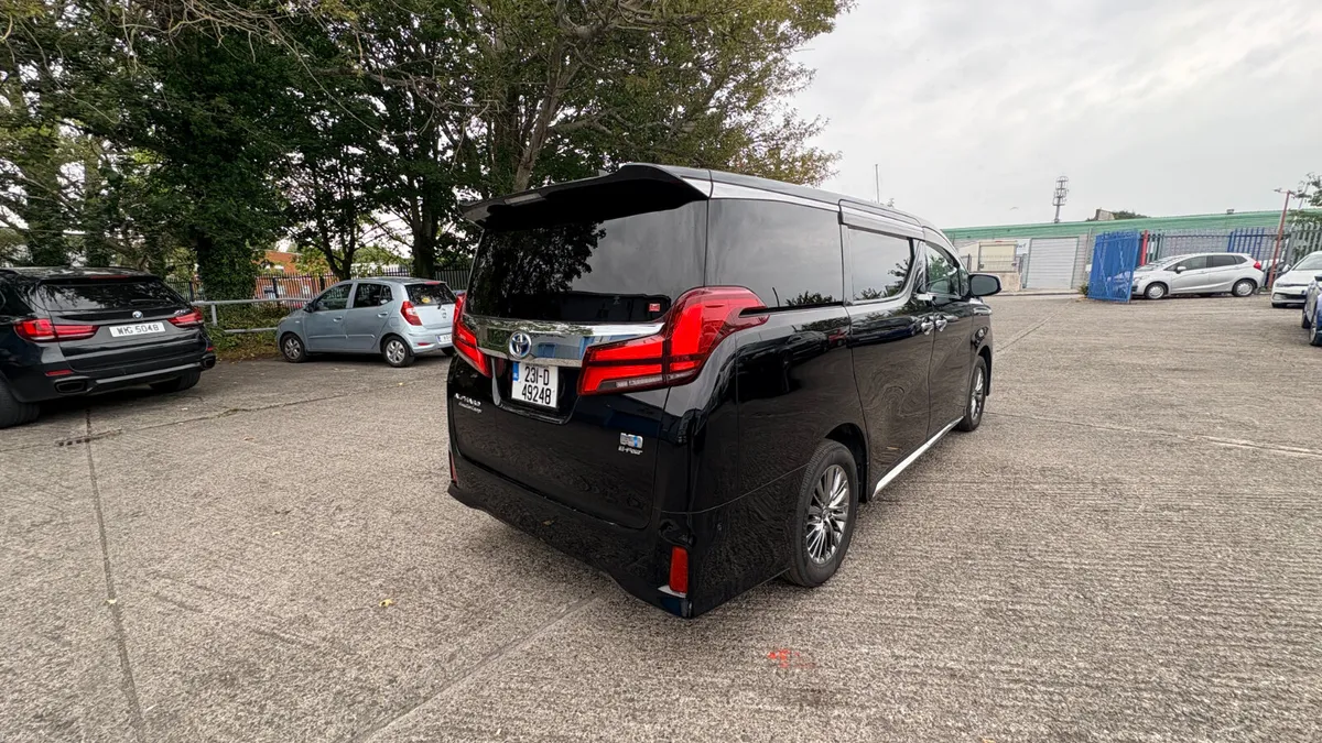 Toyota Alphard 2.5 Hybrid 2023 - Image 6