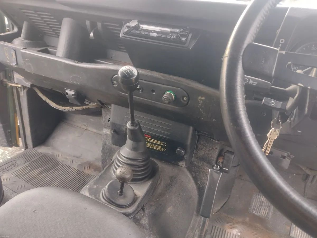 Land Rover Defender 110 2.5 TD5 year 2000 - Image 6