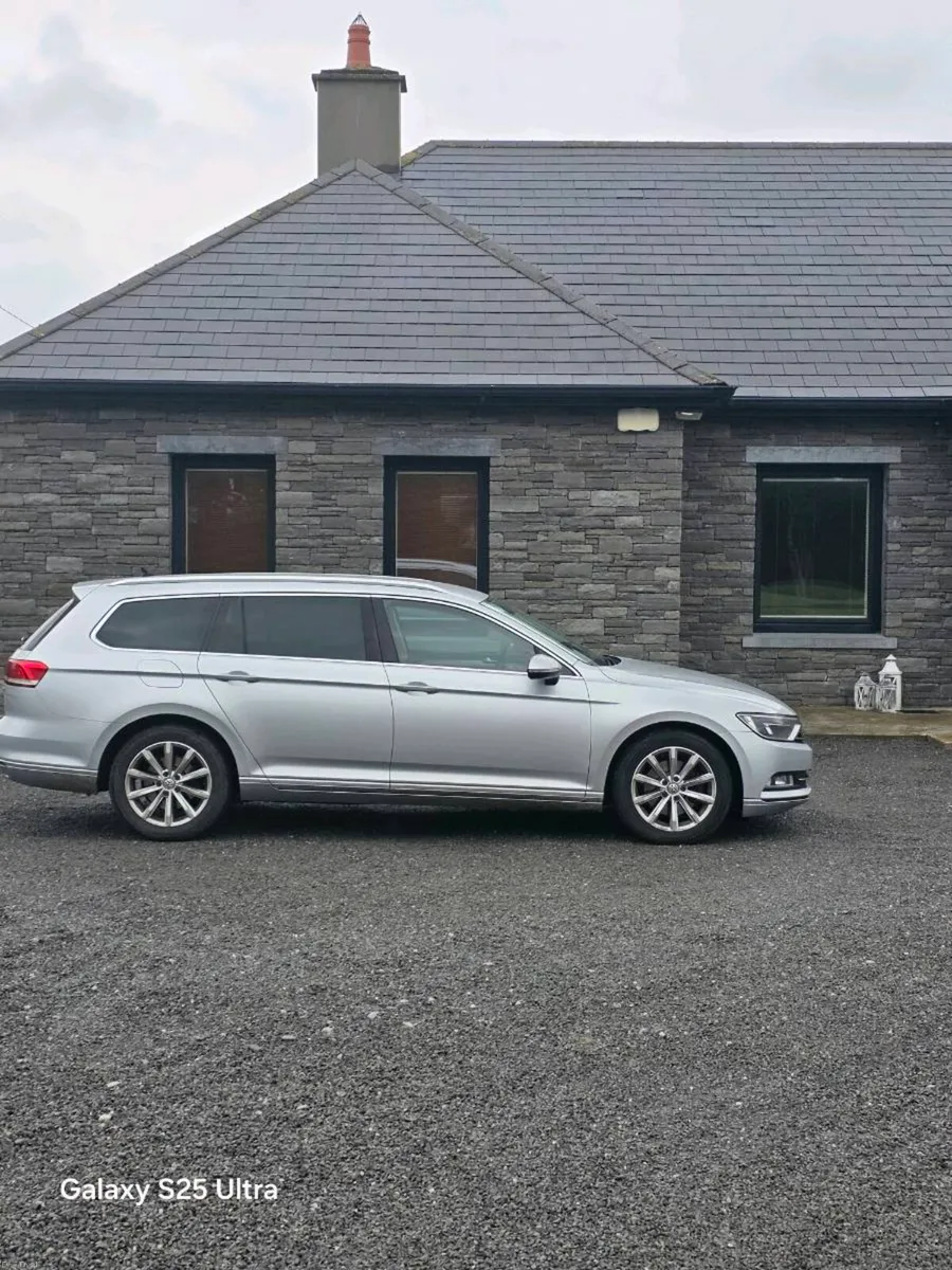 2017 Volkswagen Passat - Image 1