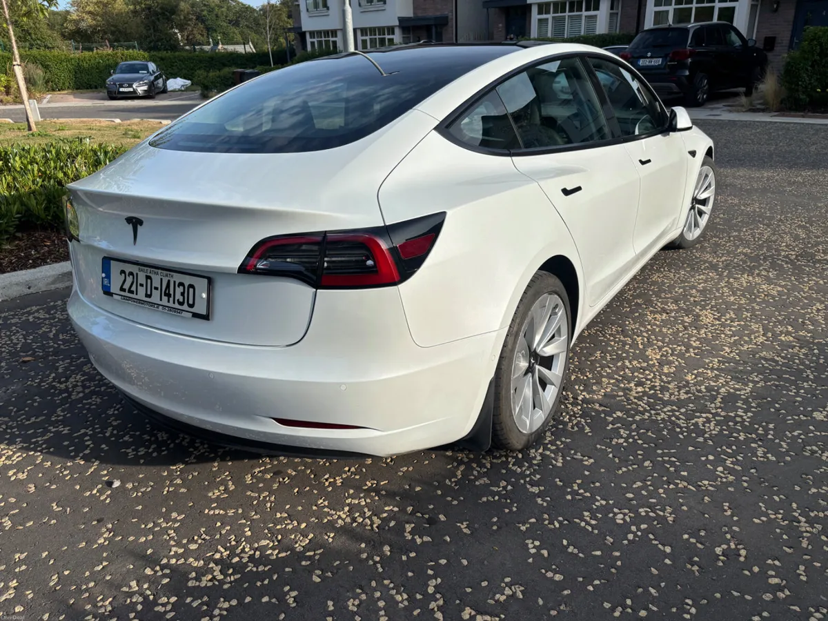 Tesla Model 3 2022 - Image 4