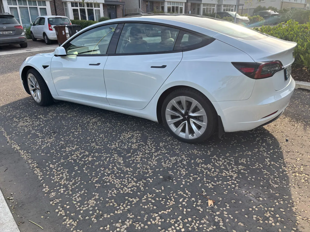 Tesla Model 3 2022 - Image 6