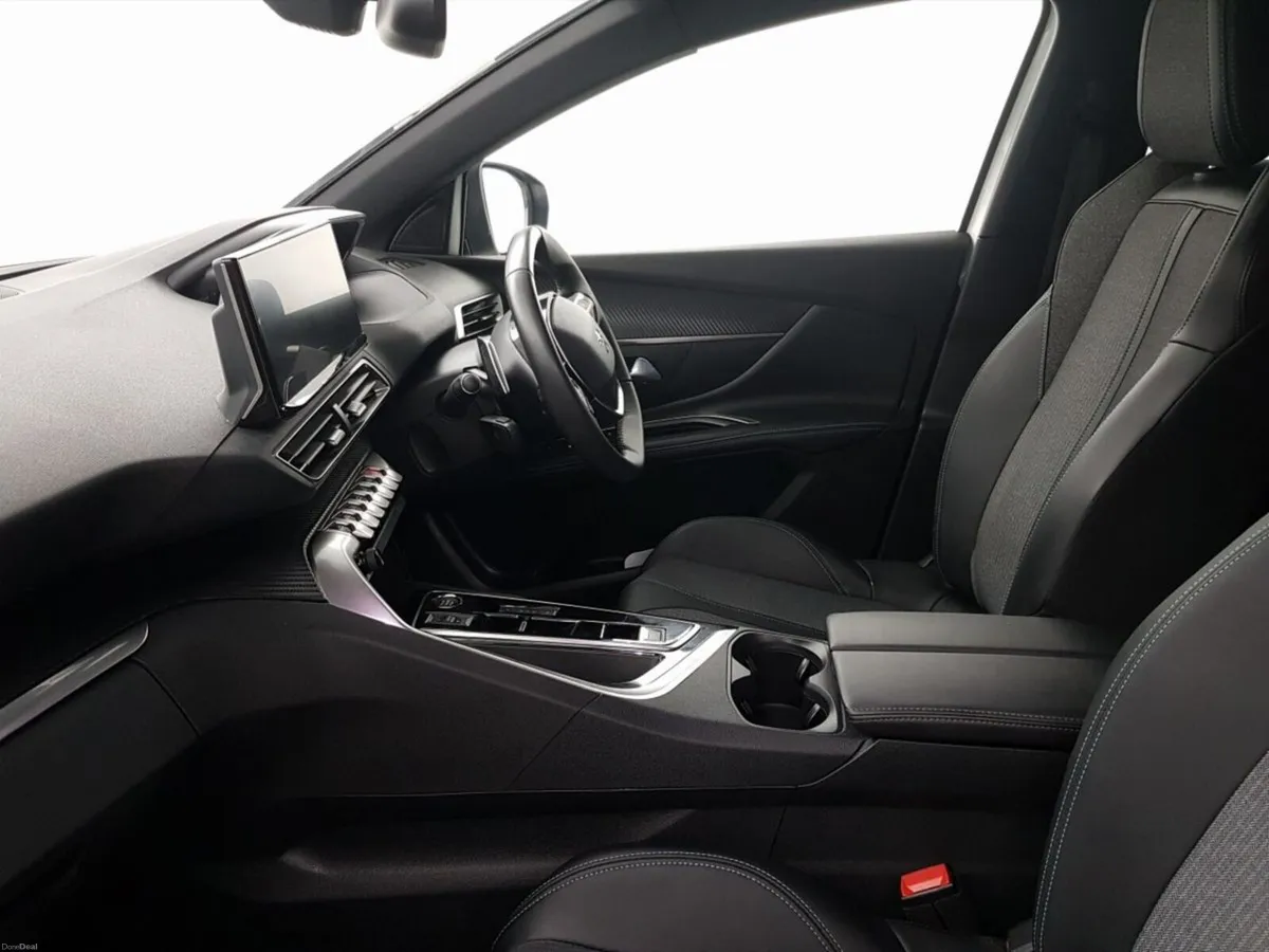 Peugeot 5008 1.2 Hybrid 136bhp E-DCS6 Allure - Image 4