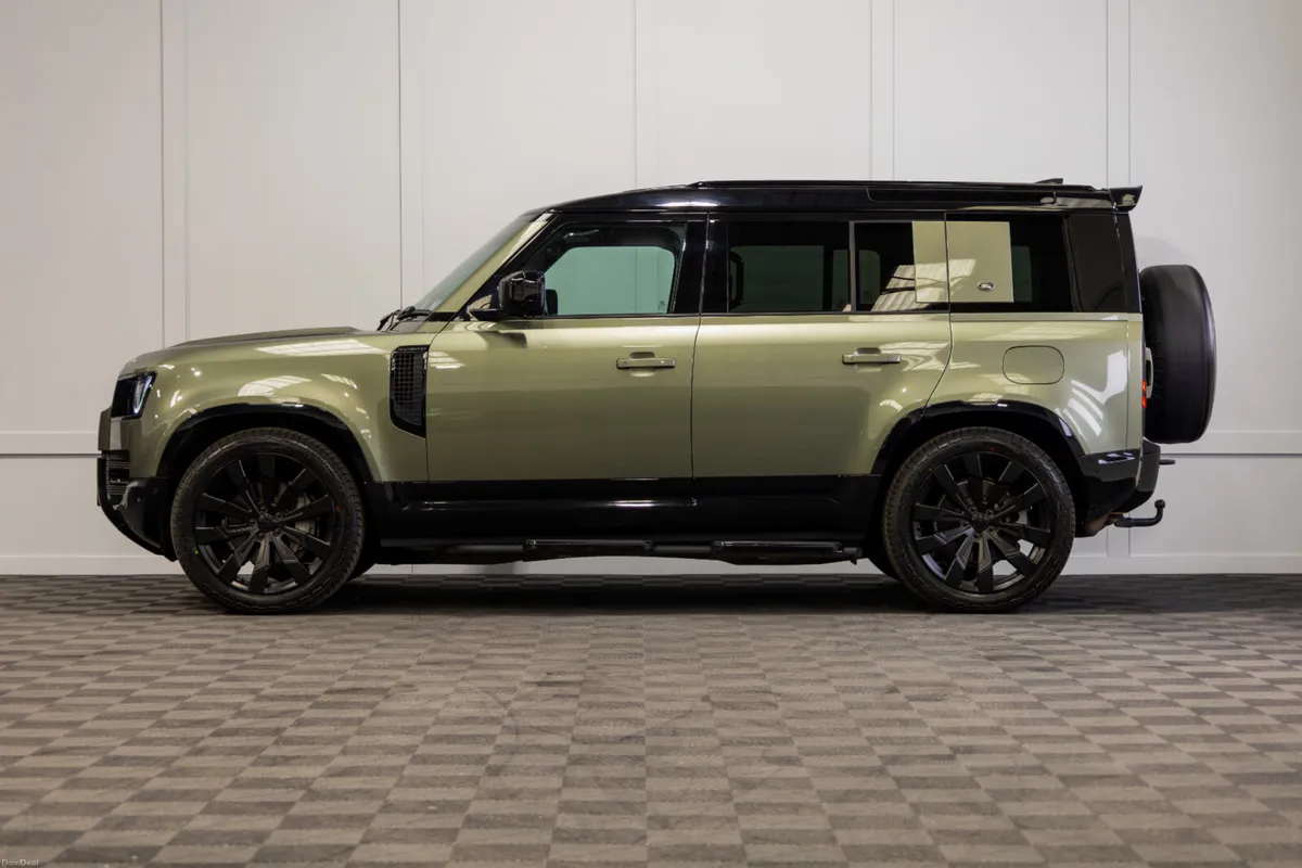 2022 Land Rover Defender 110 P400e X-Dynamic SE - Image 3