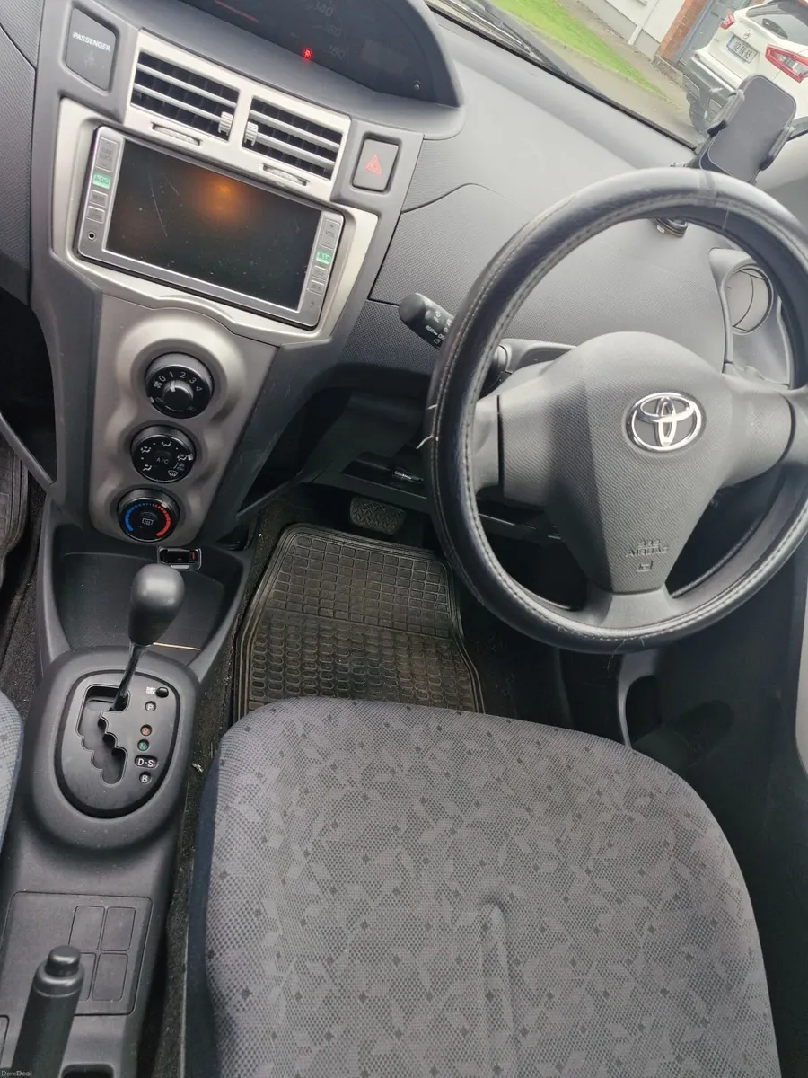 Toyota Vitz 2011 Automatic - Image 4