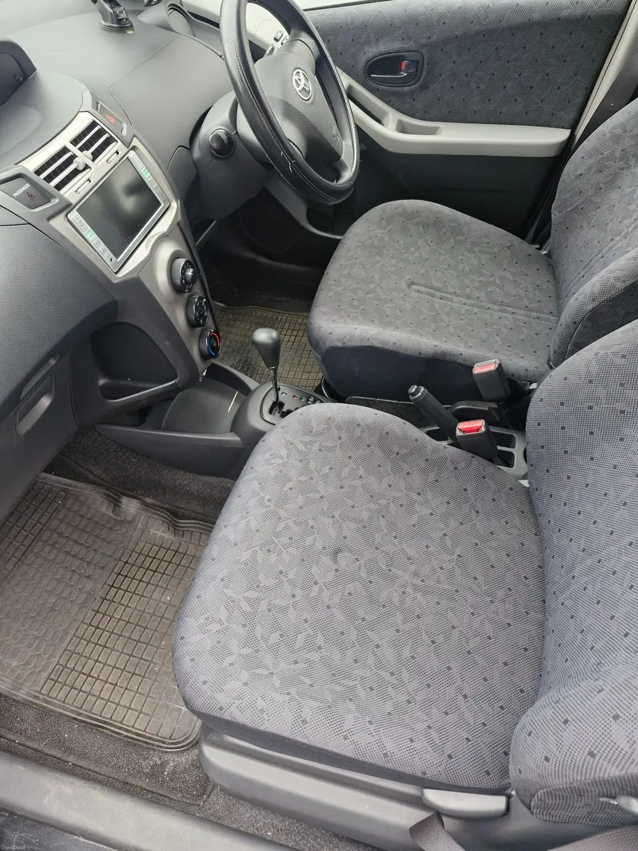 Toyota Vitz 2011 Automatic - Image 6