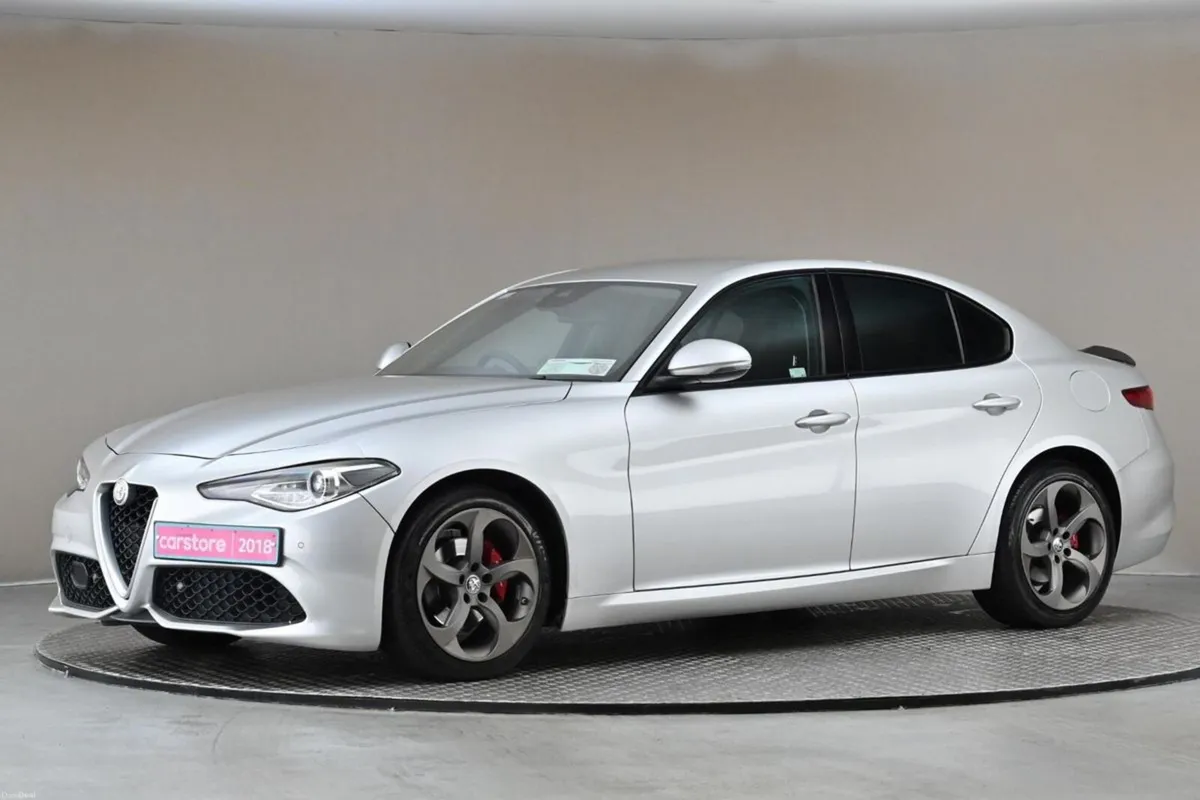 Alfa Romeo Giulia 2.2 TD SPECIALE 180BHP AUTO RWD - Image 4