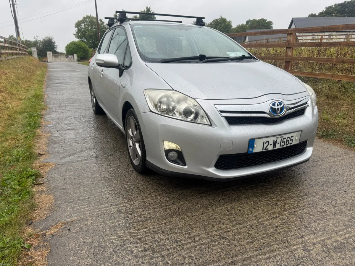 Toyota Auris 2012,Hybrid,Low mileage,Automatic - Image 4