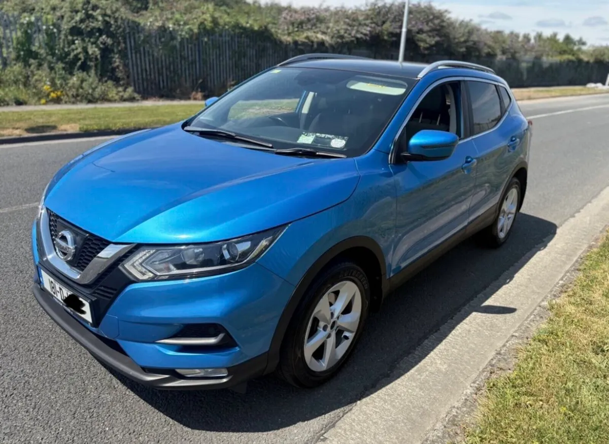 Nissan Qashqai 1.2 petrol automatic- Panoramic Su - Image 2