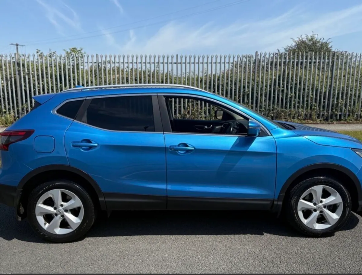 Nissan Qashqai 1.2 petrol automatic- Panoramic Su - Image 5