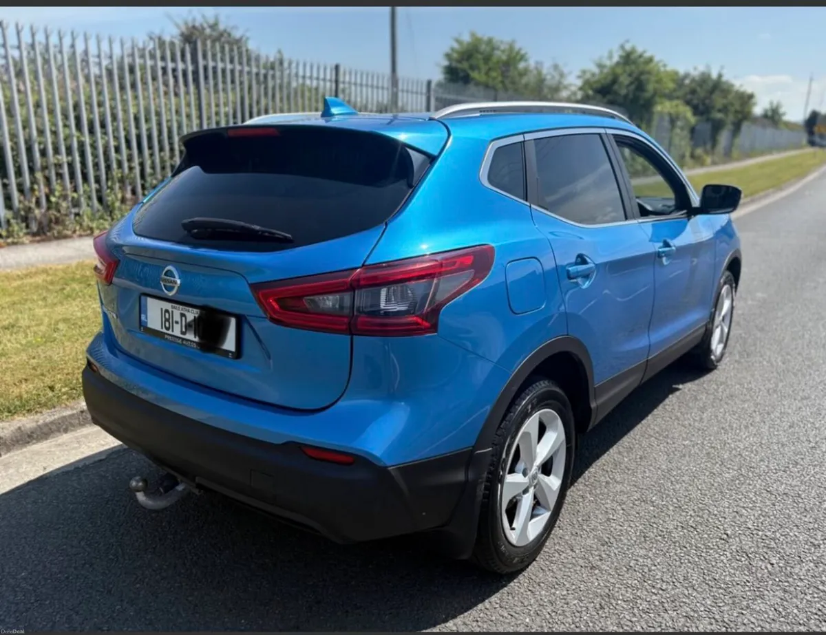 Nissan Qashqai 1.2 petrol automatic- Panoramic Su - Image 6